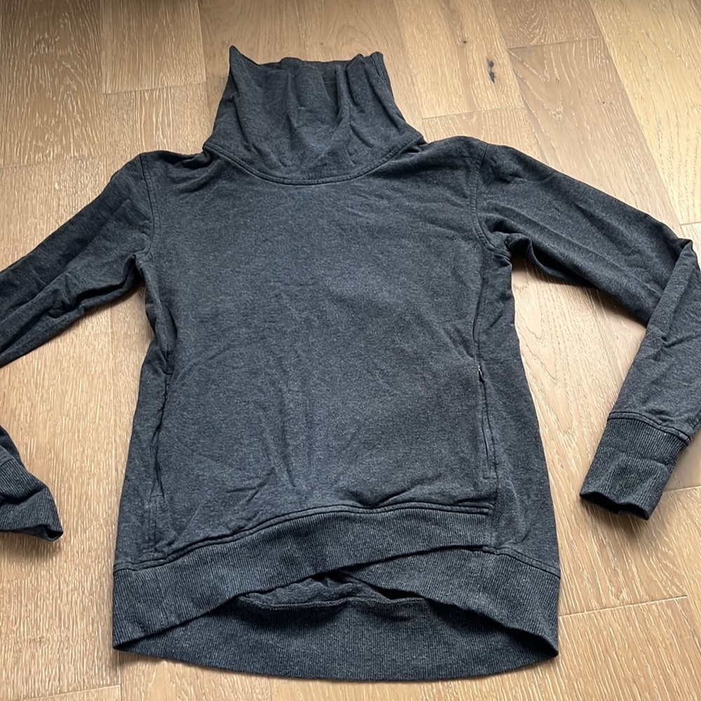 EUC Lululemon turtleneck sweatshirt- size 4